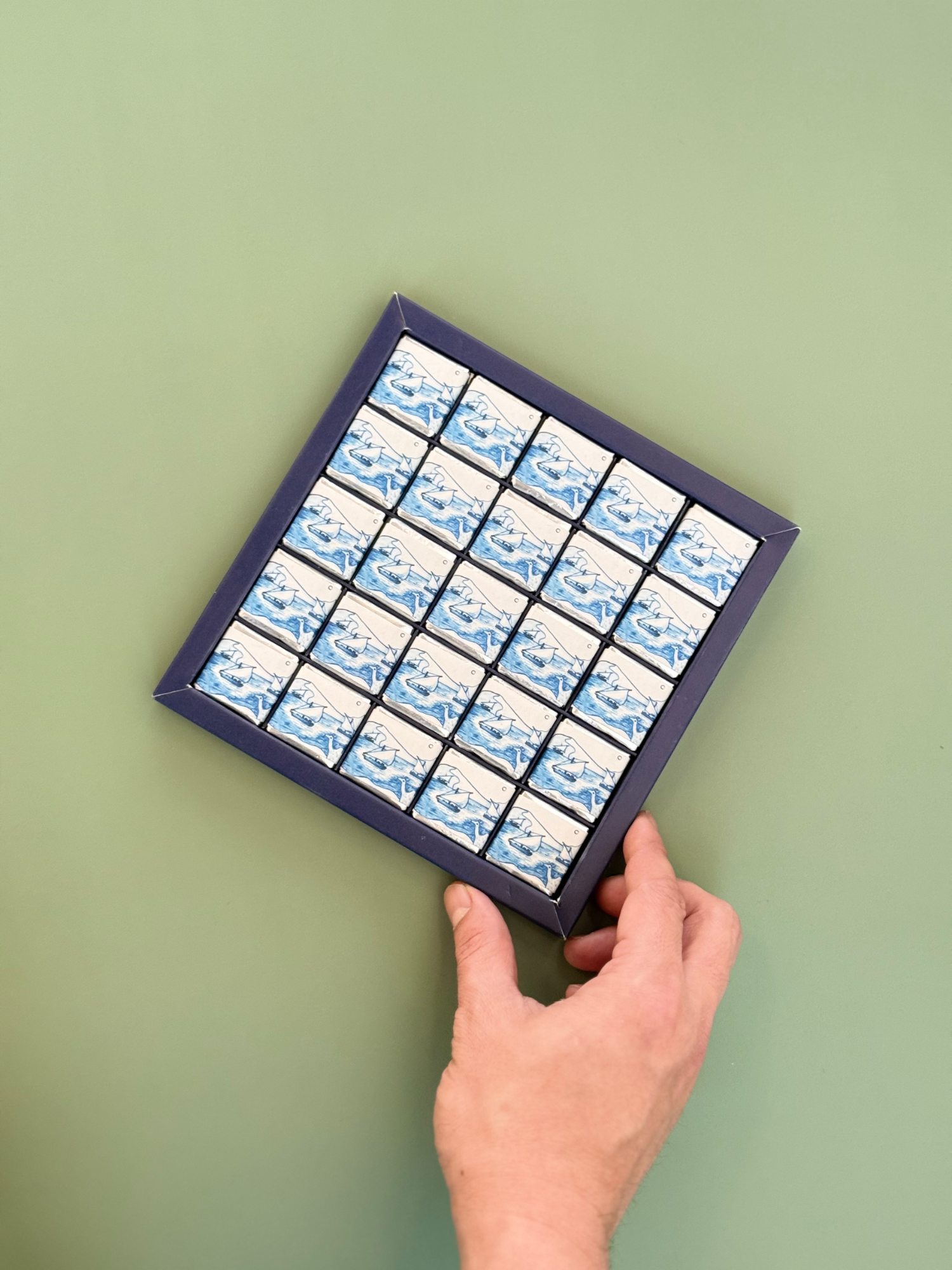 52% Camel Milk Chocolate &amp; Emirati Honeycomb: Box of 25 Bites